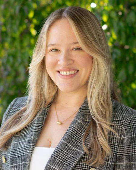 headshot for Jennifer Barton